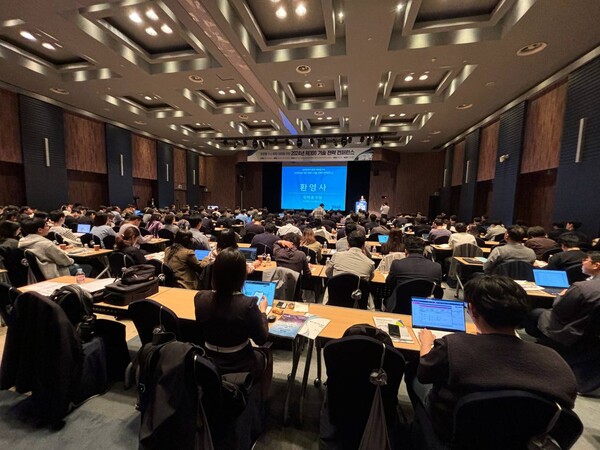 고려대학교 에너지·환경 기후기술인재양성센터와 한국RE100협의체는 4일 서울 서초구 양재에 소재한 AT센터 그랜드홀(5F)에서 ‘글로벌 탄소중립 대응을 위한 2024년 RE100 기술 전략 컨퍼런스’를 개최했다./ⓒ임팩트온