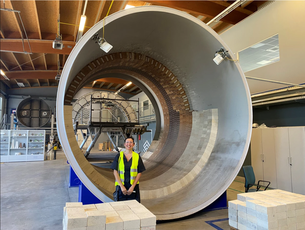 호주의 스타트업 MCi 카본은 철강, 시멘트, 비료, 광업 등의 산업에서 배출되는 CO2를 포집해 벽돌과 같은 새로운 재료를 만들 수 있다./MCi 카본