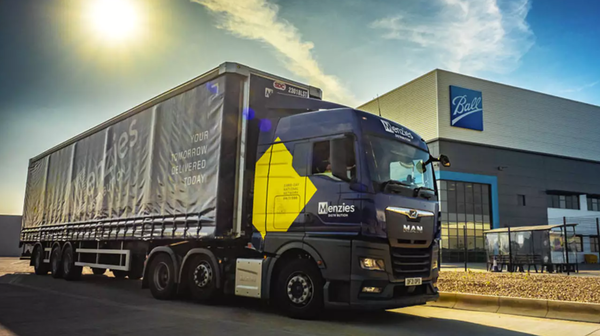 코카콜라 유로퍼시픽 파트너스(CCEP)와 글로벌 음료 포장업체 볼 음료 패키징은 1년 동안 운송 차량의 연료 일부를 HVO로 바꿔 사용하는 파트너십을 맺었다고 전했다./ 볼