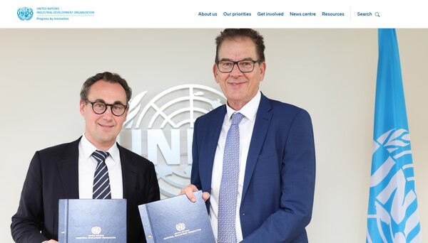 U UN산업개발기구(UNIDO)와 국제시멘트콘크리트협회(GCCA)가 양해각서를 체결하는 모습./UNIDO 홈페이지