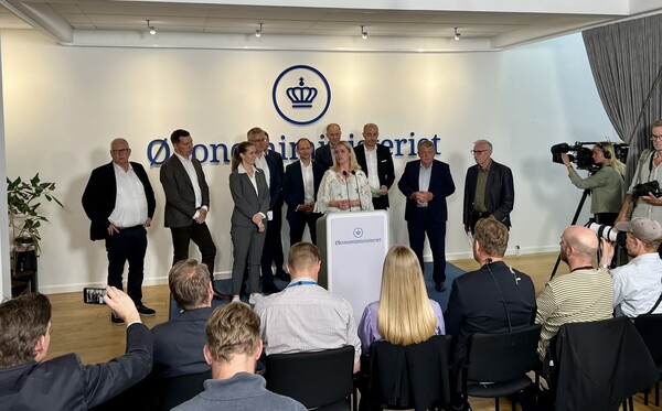 덴마크 정부가 농민에게 2030년부터 배출되는 CO2 환산량 1톤당 300크로네의 세금을 부과할 것이라고 발표했다. /덴마크 경제부 X