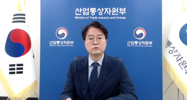 사진=심진수 산업통상자원부 신통상전략지원관. 행사는 17일 오후 4시 30분부터 5시 45분까지 온라인으로 진행됐으며, 최세나 주벨기에EU 대사관 상무관, 김도연 코트라 브뤼셀무역관 과장, 민창욱 법무법인 지평 파트너 변호사가 CSDDD의 핵심 사항을 발제로 정리했다. 유승현 코트라 중견기업팀 과장은 코트라가 중소⋅중견 기업을 대상으로 제공하는 EU CSDDD 대응 컨설팅 서비스를 소개했다./코트라 웨비나 캡처