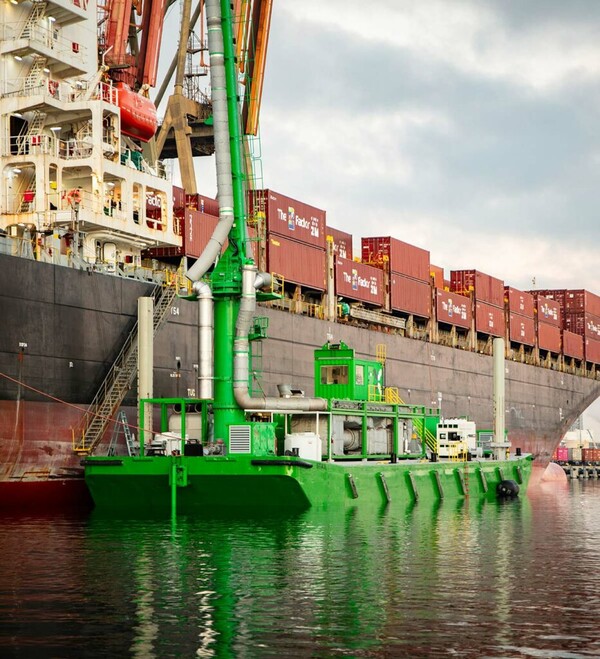 항공 산업과 맞먹는 탄소를 배출하는 해운 산업을 위해 새로운 선박용 탄소포집 기술이 개발되고 있다./ 스택스 엔지니어링