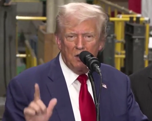 트럼프 후보가 지난 19일(현지시각) 미국 펜실베니아주 요크에서 연설을 하고 있다./트루스소셜