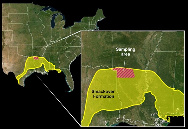 지도에서 스맥오버 암석층(Smackover Formation)과 샘플링 구역을 볼 수 있다. 스맥오버 암석층(노란색)은 텍사스 남부에서 동부, 아칸소 남부, 루이지애나 상반부와 일부 동부 지역, 미시시피 남부, 앨라배마 남서부 지역, 플로리다 팬핸들 일부를 포함한다. 샘플링 구역은 아칸소 하부(빨간색)에 있니다./미국 지질조사국(USGS) 홈페이지.