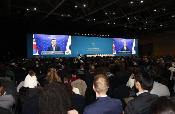 유엔 플라스틱 협약 성안을 위한 제5차 정부간협상위원회(INC-5)가 부산 벡스코에서 25일 개막했다. INC-5는 12월1일에 종료된다./외교부