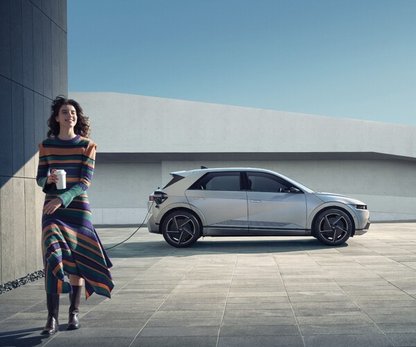  현대자동차의 전기차 아이오닉5가 충전하고 있는 모습./현대차 홈페이지.