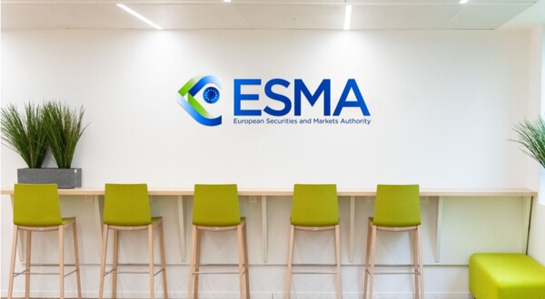 ESMA는 최근 ‘녹색라벨 펀드(green-labelled funds)’에 오염기업이 발행하는 녹색 채권도 포함할 수 있도록 허용하겠다고 발표했다/ESMA