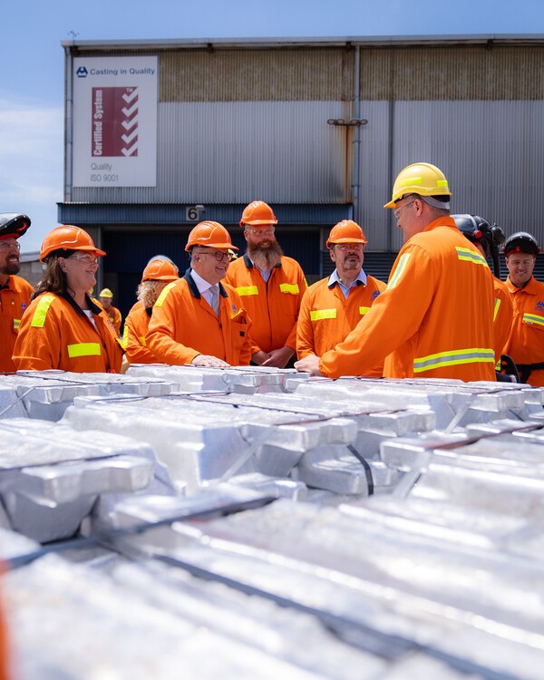 호주 정부는 알루미늄 제련소의 재생에너지 전환을 위해 앞으로 10년간 20억호주달러를 지원하겠다고 밝혔다. /앤서니 알바니즈 총리 X