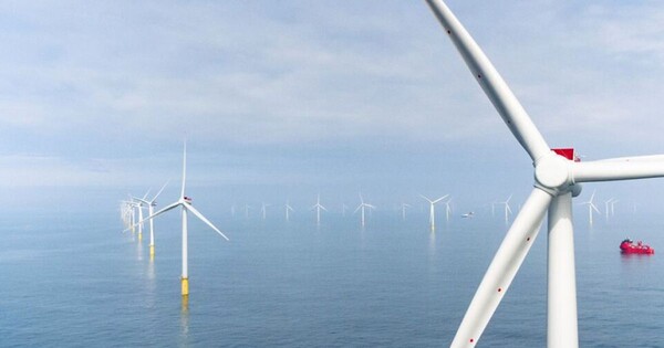 에퀴노르는 풍력기업 오스테드의 지분을 10% 인수하는 등 친환경 투자에 적극 나섰으나, 수익성 약화로 인해 투자계획을 대폭 감축했다./에퀴노르