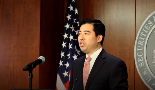 미국 증권거래위원회(SEC)가 투자자보다 기업 이사회의 권한을 늘리는 정책을 내놓고 있다./SEC