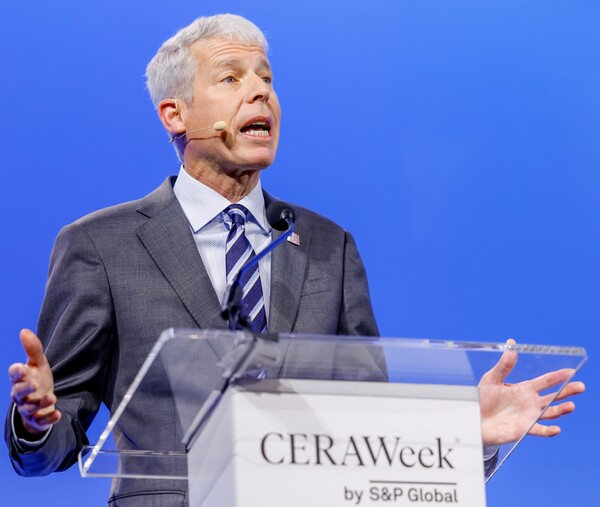 미국 에너지부 장관 크리스 라이트는 소형 모듈형 원자로(SMR)가 비용과 규제 장벽으로 인해 상용화에 어려움을 겪고 있다고 전했다./세라위크 X