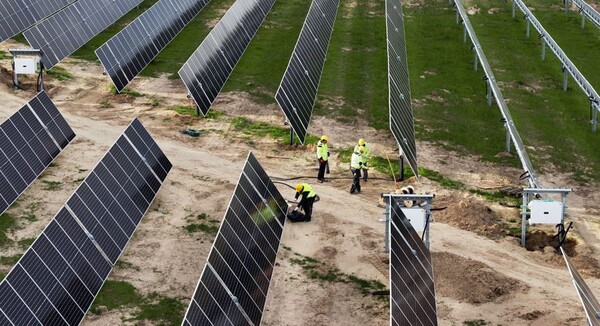 애플이 공급망 내 재생에너지를 확대하기 위해 약 9900만 달러 규모의 청정에너지 투자 펀드를 새롭게 조성한다/애플