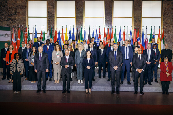 피터스버그 기후대화 속 참석자 단체 사진