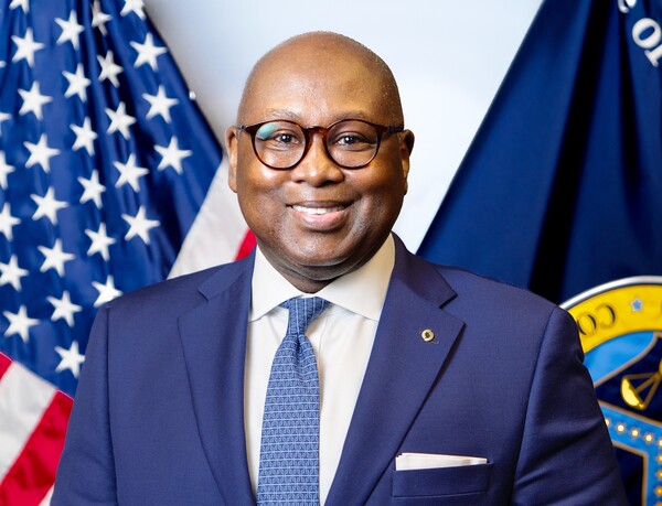 지침 제공 원칙을 파기한다고 발표한 로드니 후드 OCC 임시 청장/OCC