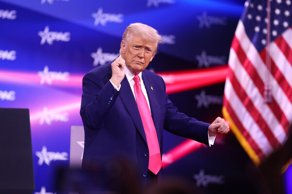 트럼프 대통령이 행정명령에 서명했다/플리커