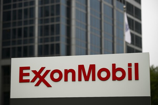 엑손모빌을 연상시키는 생성형 이미지 기반 시각자료