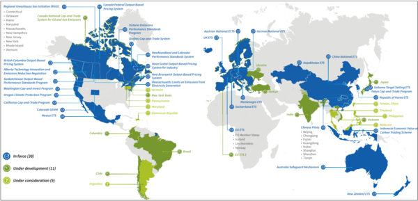 전 세계의 ETS 도입 및 운영 현황을 나타낸 지도다. 파란색 지역에서는 ETS가 운영 중이다. 짙은 녹색은 개발 중, 옅은 녹색은 검토 중인 지역이다./ICAP 