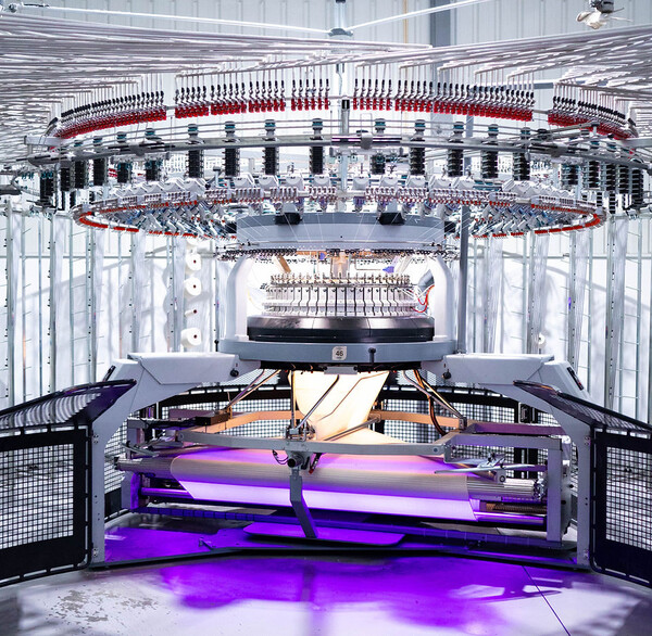  패션 산업에서 섬유의 결함을 줄이는 기술을 보유한 스마텍스의 설비 이미지./홈페이지.