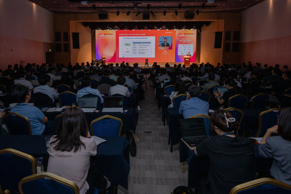 서울 강남구 한국과학기술회관에서 열린 행사는 시작 1시간 전부터  북적이기 시작했다. 기업과 금융사 ESG 실무 담당자를 중심으로 학계, 정부, NGO 관계자 등 400여 명이 신청해  300석 규모의 행사장 좌석을 가득 채웠다./임팩트온