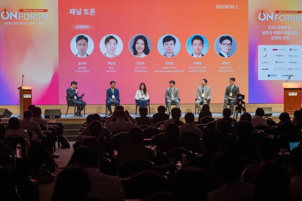 세션2 패널 토론은 송선우 임팩트온 리서치센터장이 모더레이터를 맡고, 백진영 BCG MD파트너, 김도은 머스크 한국 대외협력 총괄, 김형집 사빅코리아 Global Regulatory Affair 담당, 최용환 NH아문디자산운용 ESG리서치팀장, 박용진 KIS자산평가 ESG사업본부장이 참여했다./임팩트온