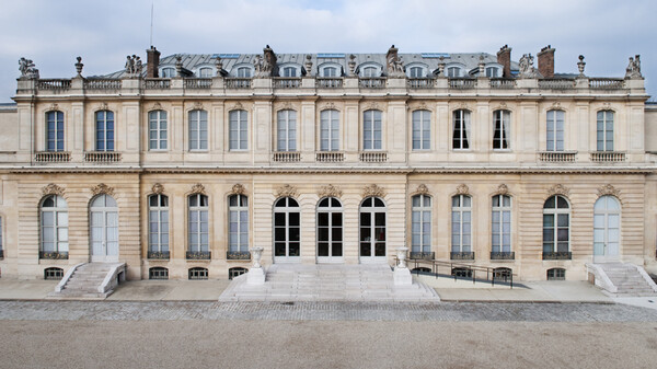 프랑스 의회가 재생에너지 발전 목표를 담은 에너지 법안을 두고 내홍을 겪고 있다./프랑스 의회