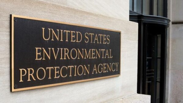 미국 EPA 건물에 걸린 표지 / 이미지 출처 EPA 홈페이지