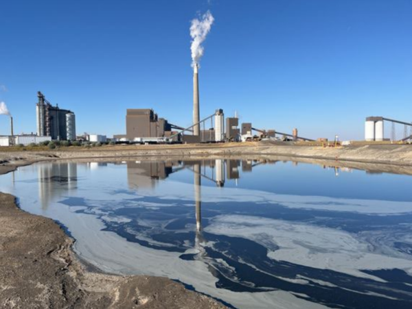 레인보우에너지센터(Rainbow Energy Center, REC)가 보유한 노스다코타의 콜크릭(Coal Creek) 발전소 인근의 CCR 침전지 이미지. 해당 이미지의 침전지(저류지)의 수면과 배수 시스템은 양호한 상태로 평가됐다. / 이미지 출처 REC의 콜크릭 발전소 침전지 2024 조사 보고서