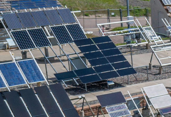 미국 태양광 제조업이 석탄 산업 고용을 빠르게 추월하고 있다. / 자료 = 퍼스트솔라 